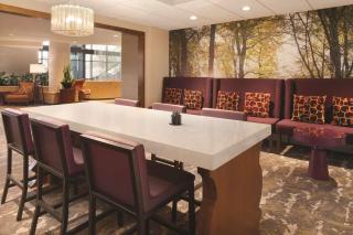 Hilton East Brunswick - East Brunswick - 6