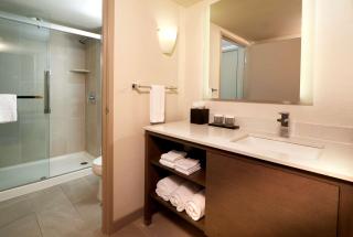 Embassy Suites by Hilton Phoenix Scottsdale - Phoenix - 1