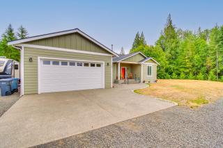 Peaceful Shelton Home with Spacious Yard and Fire Pit! - Shelton - 9