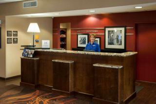 Hampton Inn & Suites Watertown - Watertown - 9