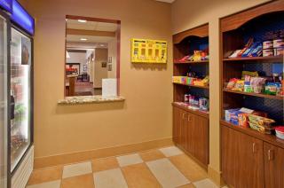 Hampton Inn & Suites Watertown - Watertown - 4