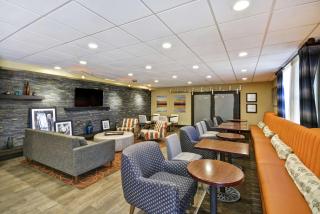 Hampton Inn Auburn - Auburn - 8