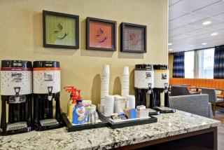 Hampton Inn Auburn - Auburn - 7