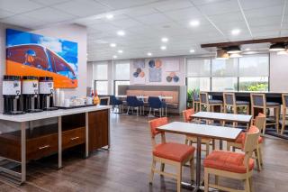 Hampton Inn Auburn - Auburn - 3