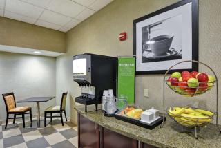 Hampton Inn & Suites Wilkes-Barre - Wilkes-Barre - 1