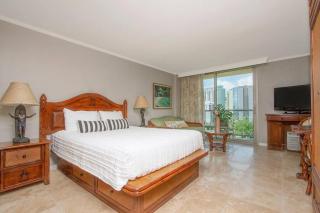 Hotel room on the strip in Kalakaua Ave views L903 - Honolulu - 7