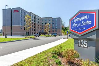 Hampton Inn & Suites Boston/Waltham - Waltham - 0