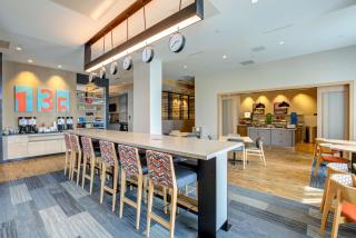 Hampton Inn & Suites Boston/Waltham - Waltham - 3