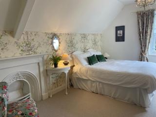 The Mount Somerton Retreat - Nr Bruton, Glastonbury, The spectacular Wells Cathedral, Millfield School, Leonardo Helicopters, Yeovilton - 9