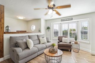 Charming Utah Getaway with Fire Pit and Furnished Deck - West Jordan - 6