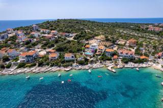 Beachfront Villa Larisa with Whirlpool, Media room - Rogoznica - 3