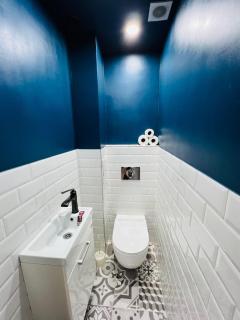 Middle of Center with Jacuzzi 2 Bathroom 3bedroom by Republic square on Amiryan Street - Erevan - 1