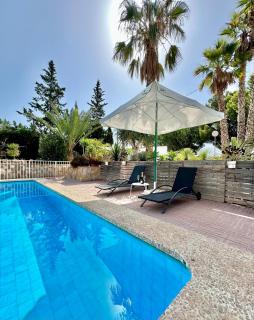 Villa con jardín y piscina privada - 0