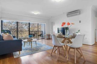 Stunning 2BR CBD Apartment next to King's Park - Perth - 2