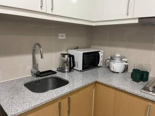 Stylish 1BR Uptown Parksuites BGC, 200mbps/SmartTv - Manila - 6