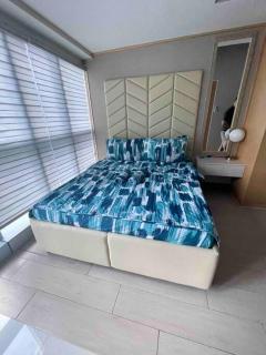 Stylish 1BR Uptown Parksuites BGC, 200mbps/SmartTv - Manila - 4