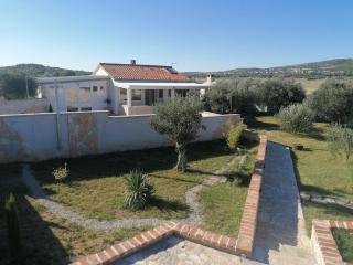 Lovely holiday home with private pool Fjaka, Zadar region - Bulić - 7