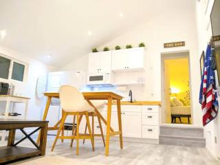 Monthly - Cozy 1 Bed Guest Suite near Venice Beach - 8