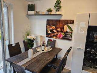 Exklusives und helles Dachgeschoss-Apartment No 3 im Zentrum von Kassel, schnelles 1Gbit Internet, Geschirrspüler, Boxspringbetten - Kassel - 2