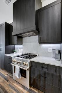 Cozy retreat near Mercedes Benz w shared BBQ - 3