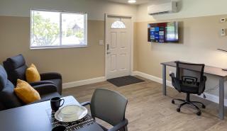 Lazy Cuckoo Inn - Sleek and Stylish Studio Apartments - 8
