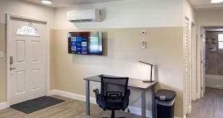Lazy Cuckoo Inn - Sleek and Stylish Studio Apartments - 7