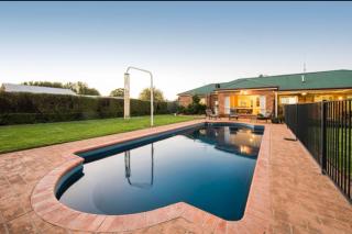 Spacious resort style property with pool in Mudgee - Rest Easy Mudgee Villa - 3