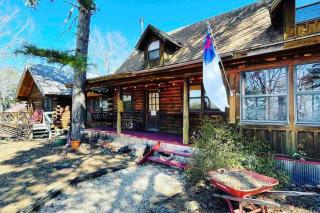 3 Bedroom log cabin with hot tub at Bear Mountain - 2