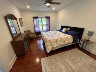 NEW 3 bedroom - Thoroughbred Farm & Lake Views! - Saratoga Springs - 8