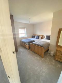 Agase Way - Stylish 4 Bed Home - Milton Keynes - 9