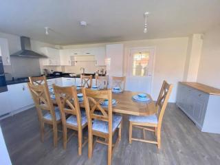Agase Way - Stylish 4 Bed Home - Milton Keynes - 4