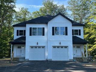 NEW 3 bedroom - Thoroughbred Farm & Lake Views! - Saratoga Springs - 0