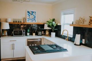 Dream On – Style & Comfort Near Historic Downtown - 1