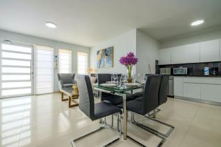 Koyari Modern Condos 9BR 7BA Sleeps 26 w/ Pool and Roof Deck - Palm-Eagle Beach - 2