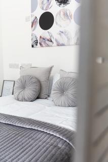 Cosy Central Studio Apartment Zone 2 (4) - 1
