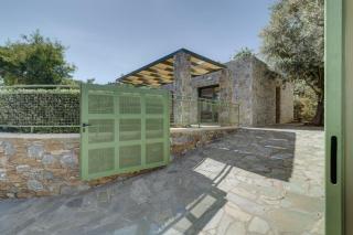 Ouzo Stone Studio - Plomarion - 8
