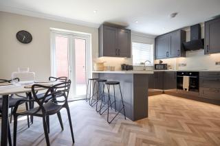 Norwich Home Ideal For Teams & Professionals - 8
