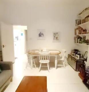 Centrel to london single bed room quiet home with host and breakfast - Londra - 2