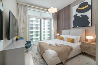 Sunrise Bay with treasure stunning harbour view by Suiteable - Dubai - 4