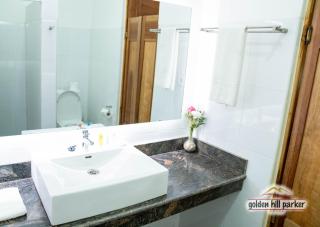 Golden Hill Parker Hotel - Elmina - 5