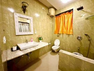 GR STAYS Sol Villa Candolim with Private Pool, Walking distance to Beach - Candolim - 1