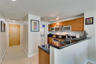 Miami Vacation Rental w/ Balcony, Pool & Hot Tub! - 2