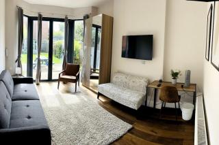 Town Centre 4-bed House - Harrow - 3