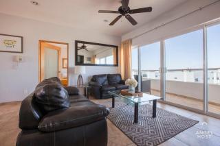 Oceanview Living Space & Balcony with FiberOptic WiFi! - La Paz - 9