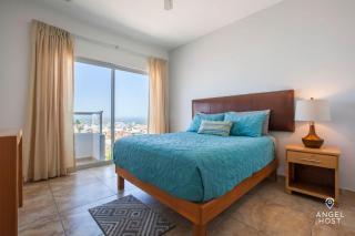 Oceanview Living Space & Balcony with FiberOptic WiFi! - La Paz - 7
