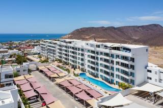 Oceanview Living Space & Balcony with FiberOptic WiFi! - La Paz - 3