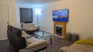 Burnley-4-Bedroom House-Sleeps 6-Parking-ClariTurf - Burnley - 4