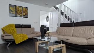 Burnley-4-Bedroom House-Sleeps 6-Parking-ClariTurf - Burnley - 8