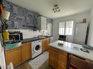 Appartement spacieux. P gratuit.plage à 13 min - 2