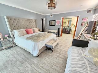 Beachside Bliss Pool Retreat Half mile to Beach - Hollywood - 1
